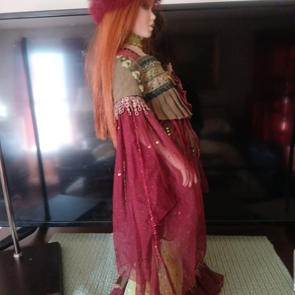 Mundia Russian Doll 18inch w/stand - Picture 5 of 8